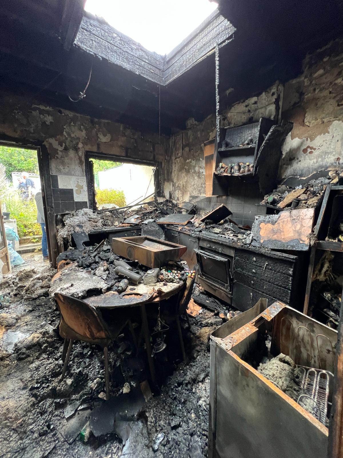 Hangar après incendie